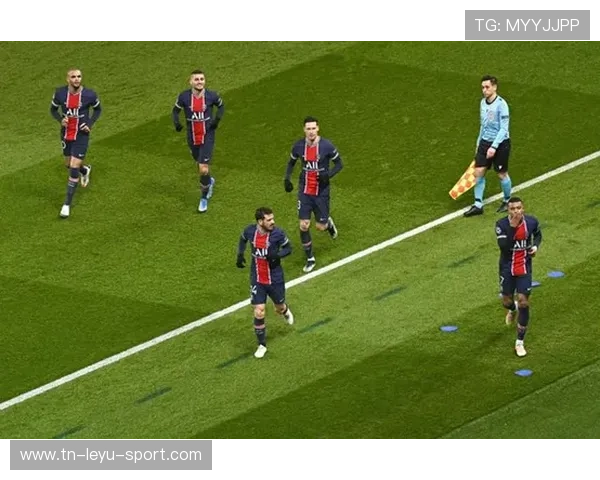 远射“经典一幕”：欧冠赛场上令人窒息的瞬间，足坛远射之王