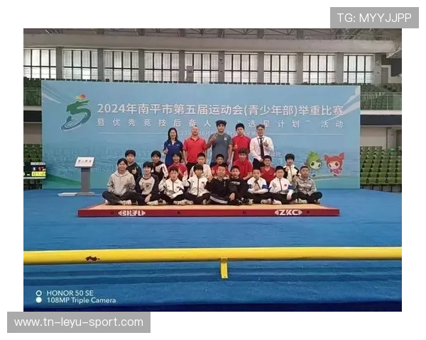 举重学院完善青少年训练的科学量化与成长预警体系，青年举重比赛